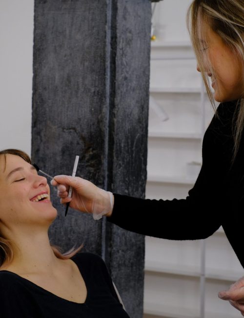 kontaktirajte nas-min